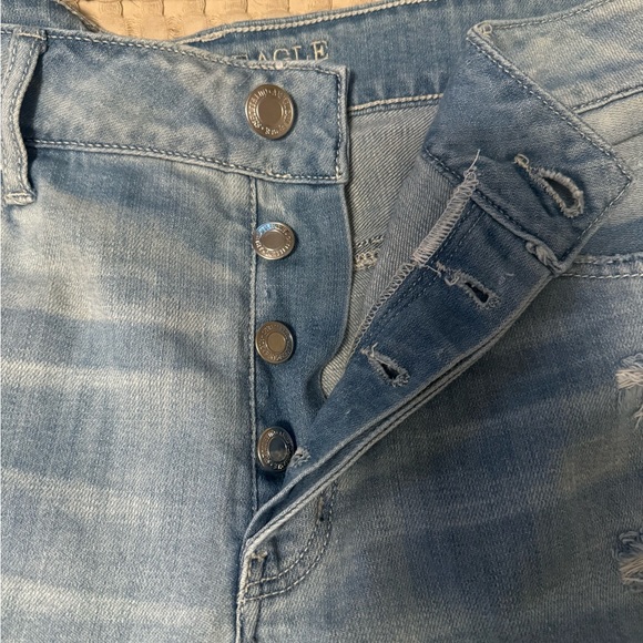 American Eagle Distressed Tomgirl Jean Shorts Size 16 - Picture 5 of 5